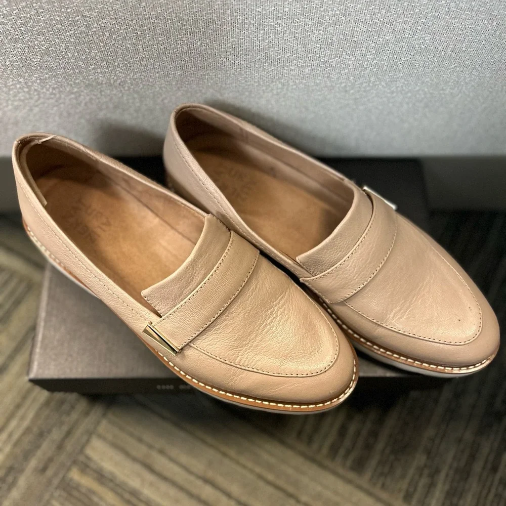 Naturalizer Tan Flats with Minimalist Design and Platform Sole - Picture 2 of 4